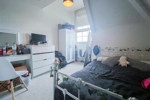 2 bedroom flat for sale, Marhill Road, Nottingham NG4