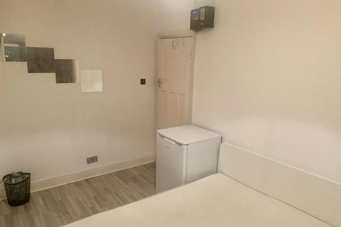 1 bedroom in a house share to rent, Church Lane, London