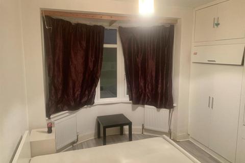 1 bedroom in a house share to rent, Church Lane, London