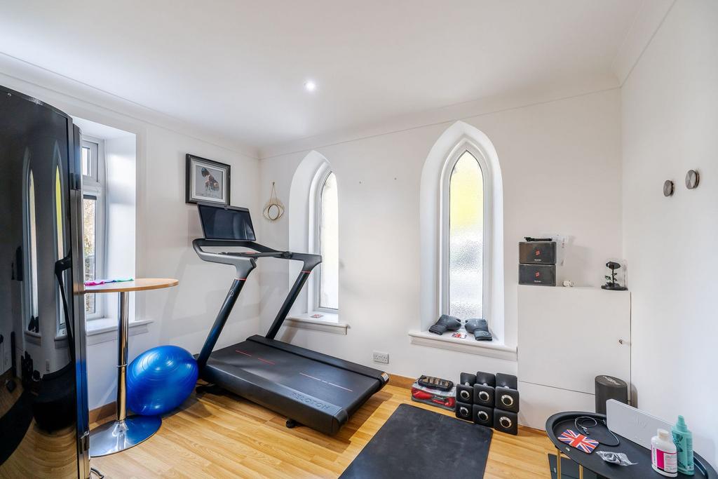 Bedroom / Gym