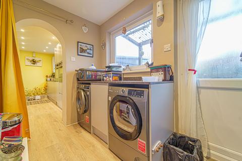 63 Bishopswood, Brackla, Bridgend, CF31 2LX