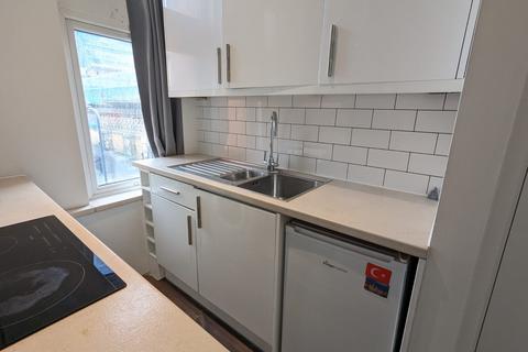 1 bedroom flat to rent, Victoria Road, Kilburn, London NW6