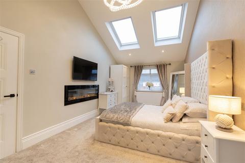 4 bedroom semi-detached house for sale, Waterford Park, Brunswick Village, Newcastle Upon Tyne