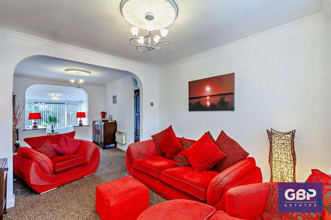 30 Gresham Drive, Romford, RM6 4TS