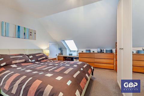 30 Gresham Drive, Romford, RM6 4TS