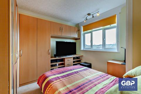 30 Gresham Drive, Romford, RM6 4TS