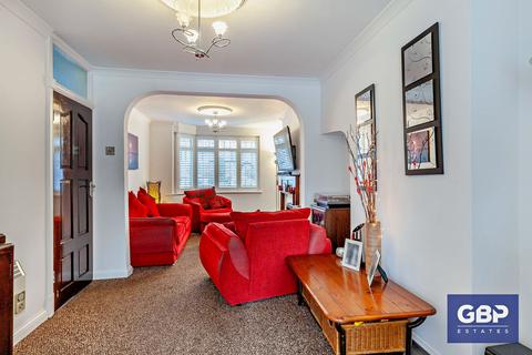 30 Gresham Drive, Romford, RM6 4TS