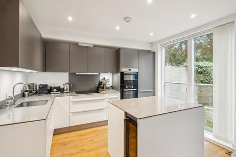 6 bedroom semi-detached house to rent, Cambridge Park, Twickenham, TW1