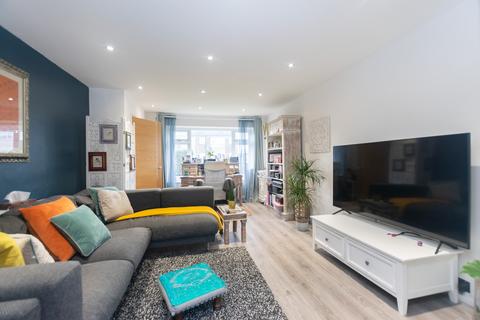 3 bedroom end of terrace house for sale, Leeds LS15