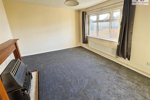 3 bedroom semi-detached house to rent, Bishopdale Holme, Bradford, bd6