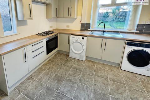 3 bedroom semi-detached house to rent, Bishopdale Holme, Bradford, bd6