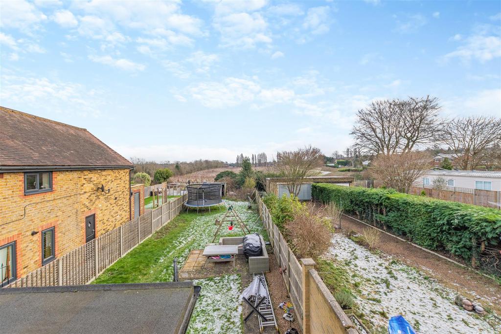 Beautiful Rear Garden Extending Over 125f