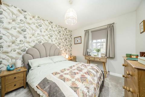 3 bedroom house for sale, Spring Grove, Hampton TW12