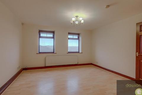 2 bedroom apartment to rent, Bradshaw Lane, Halifax