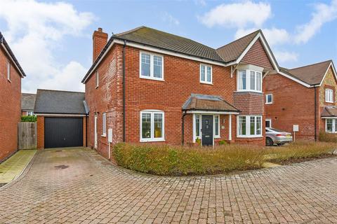 4 bedroom detached house for sale, Edneys Walk, Overton, Basingstoke