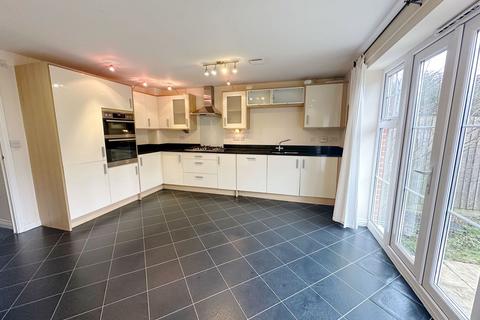 4 bedroom semi-detached house to rent, Egremont Mews, Bedford MK41