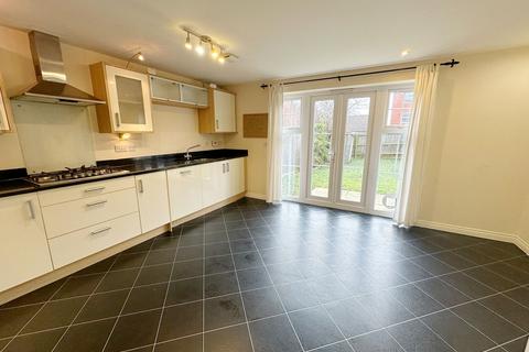 4 bedroom semi-detached house to rent, Egremont Mews, Bedford MK41