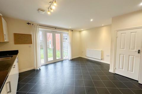 4 bedroom semi-detached house to rent, Egremont Mews, Bedford MK41