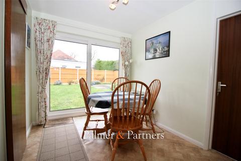 3 bedroom bungalow for sale, Walton Road, Clacton-on-Sea, Essex, CO15