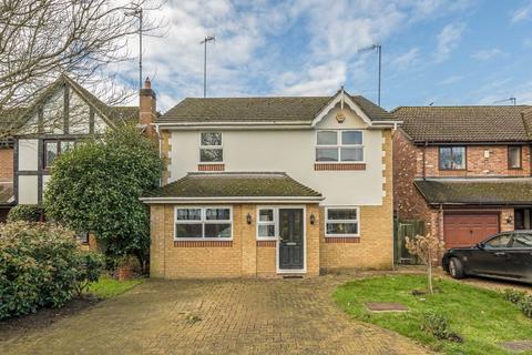 4 bedroom house to rent, Connaught Drive, Weybridge KT13