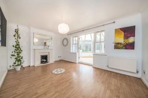 4 bedroom house to rent, Connaught Drive, Weybridge KT13