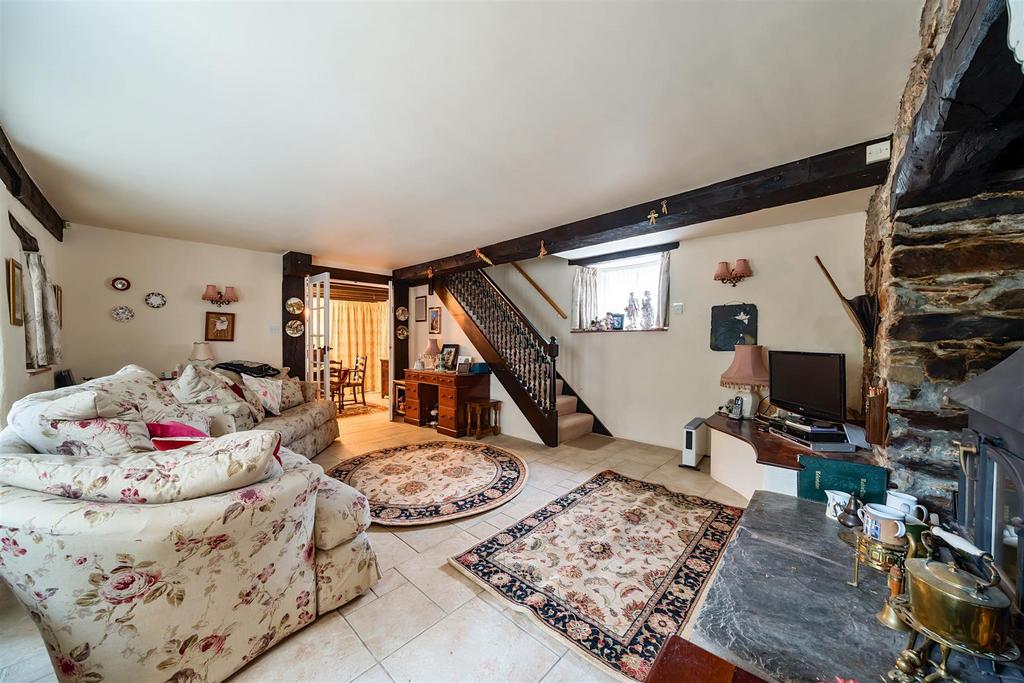 Wheelwrights Sitting Room bl.jpg