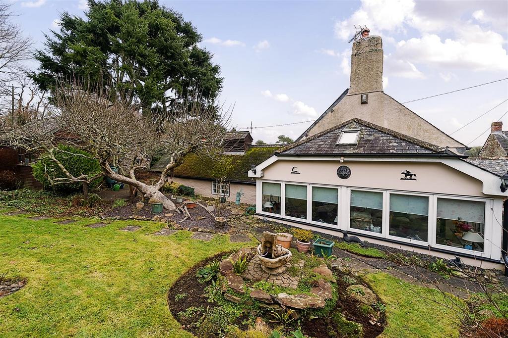 Wheelwrights Rear Garden.jpg
