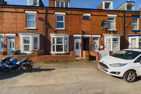 3 bedroom terraced house to rent, Medina Avenue, Bridlington