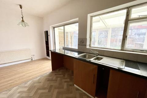 3 bedroom terraced house to rent, Avondale Road, London E17