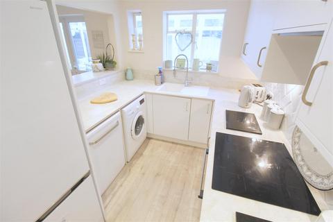 2 bedroom maisonette for sale, High Road, Byfleet, West Byfleet