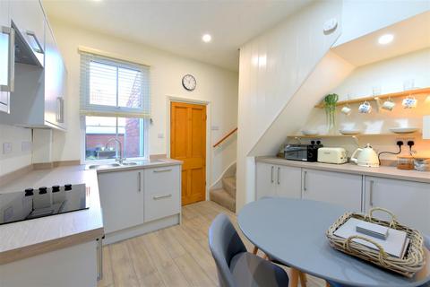 2 bedroom house to rent, Milton Street, York