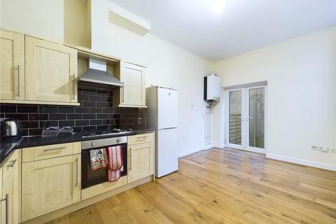 2 bedroom flat to rent, Grosvenor Park Road, Walthamstow, E17