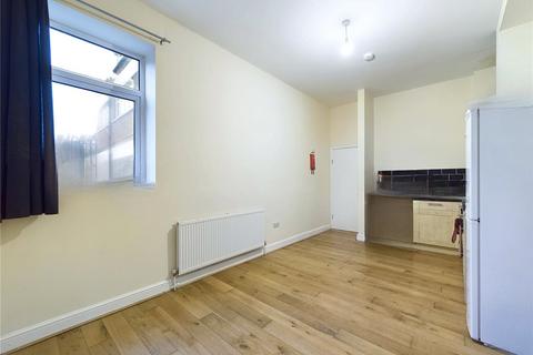 2 bedroom flat to rent, Grosvenor Park Road, Walthamstow, E17