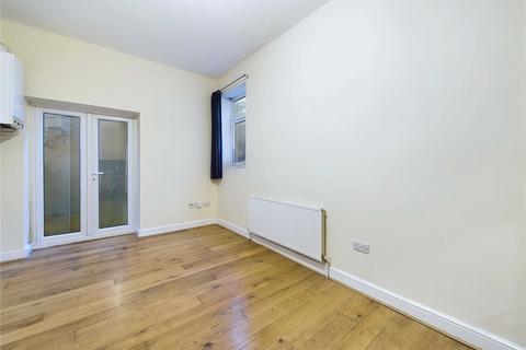 2 bedroom flat to rent, Grosvenor Park Road, Walthamstow, E17