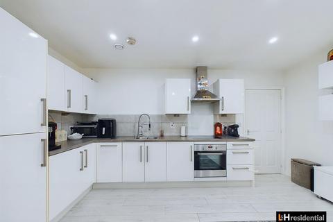 2 bedroom apartment for sale, Manor Way, Borehamwood WD6