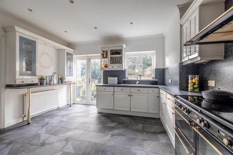 33 Clewer Hill Road, Windsor, SL4 4BU