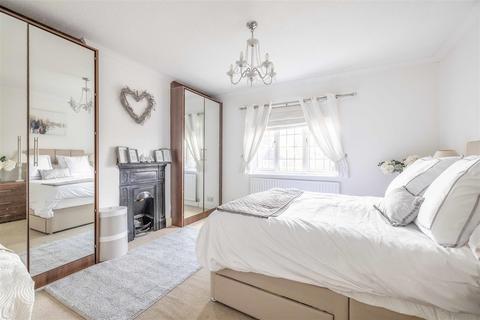 33 Clewer Hill Road, Windsor, SL4 4BU