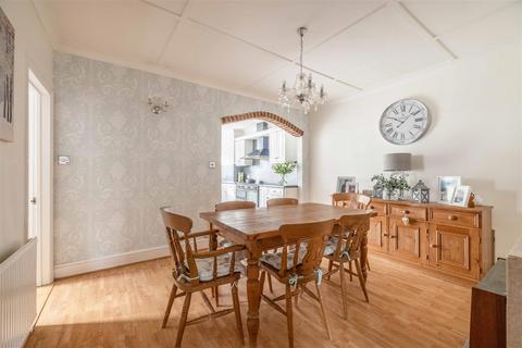 33 Clewer Hill Road, Windsor, SL4 4BU