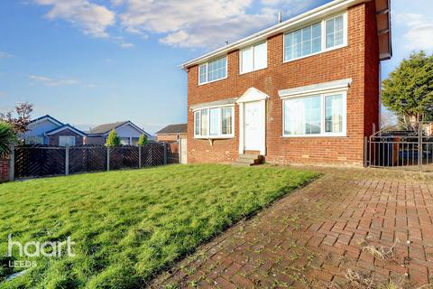 3 bedroom detached house for sale, Cliffe Park Crescent, LEEDS