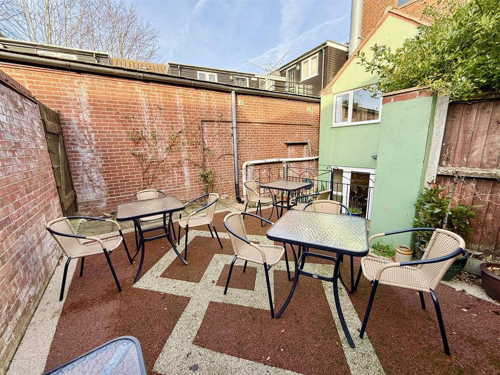 Upper rear courtyard garden