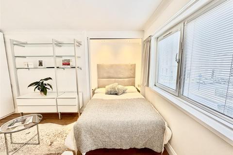 Studio for sale, Cumberland Street, London SW1V