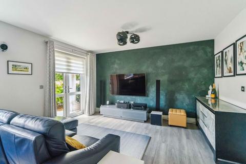 2 bedroom flat for sale, 36 Rickmansworth Road, Northwood , Northwood, middlesex, HA6 2HE