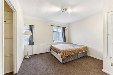 4 bedroom terraced house for sale, Layfield Crescent, London NW4