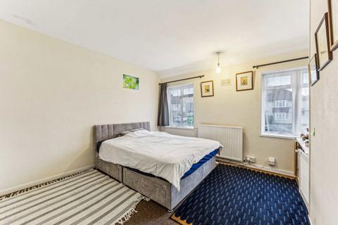 4 bedroom terraced house for sale, Layfield Crescent, London NW4