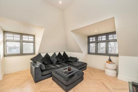 2 bedroom flat for sale, The Broadway, Thames Ditton KT7