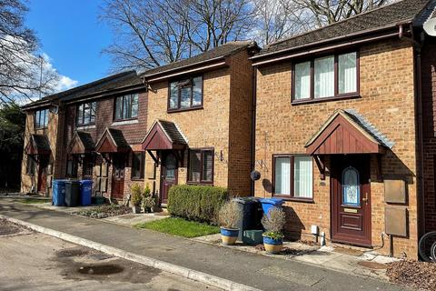 2 bedroom terraced house to rent, Lyndford Terrace, Hart GU52