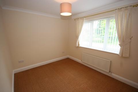 2 bedroom terraced house to rent, Lyndford Terrace, Hart GU52