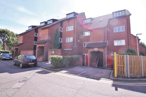 2 bedroom maisonette to rent, Cumbrian Way, Uxbridge, Greater London