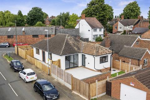 3 bedroom detached bungalow to rent, Hallwood Road, Kettering NN16