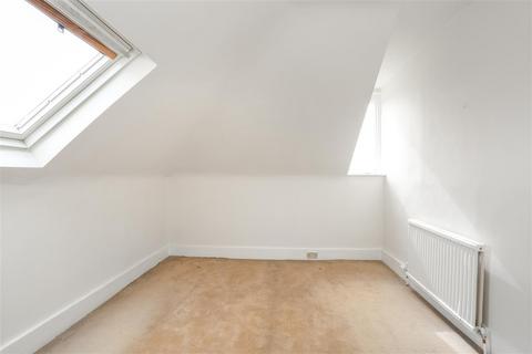 3 bedroom flat for sale, Lady Margaret Road, London